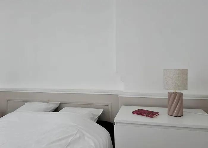 Le Cocon Bayeusain X Parking By Melrose *