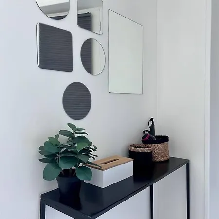 Le Cocon Bayeusain X Parking By Melrose *